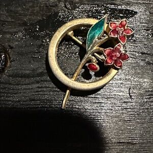 Women’s Holiday brooch, flowers in gold red & green os
